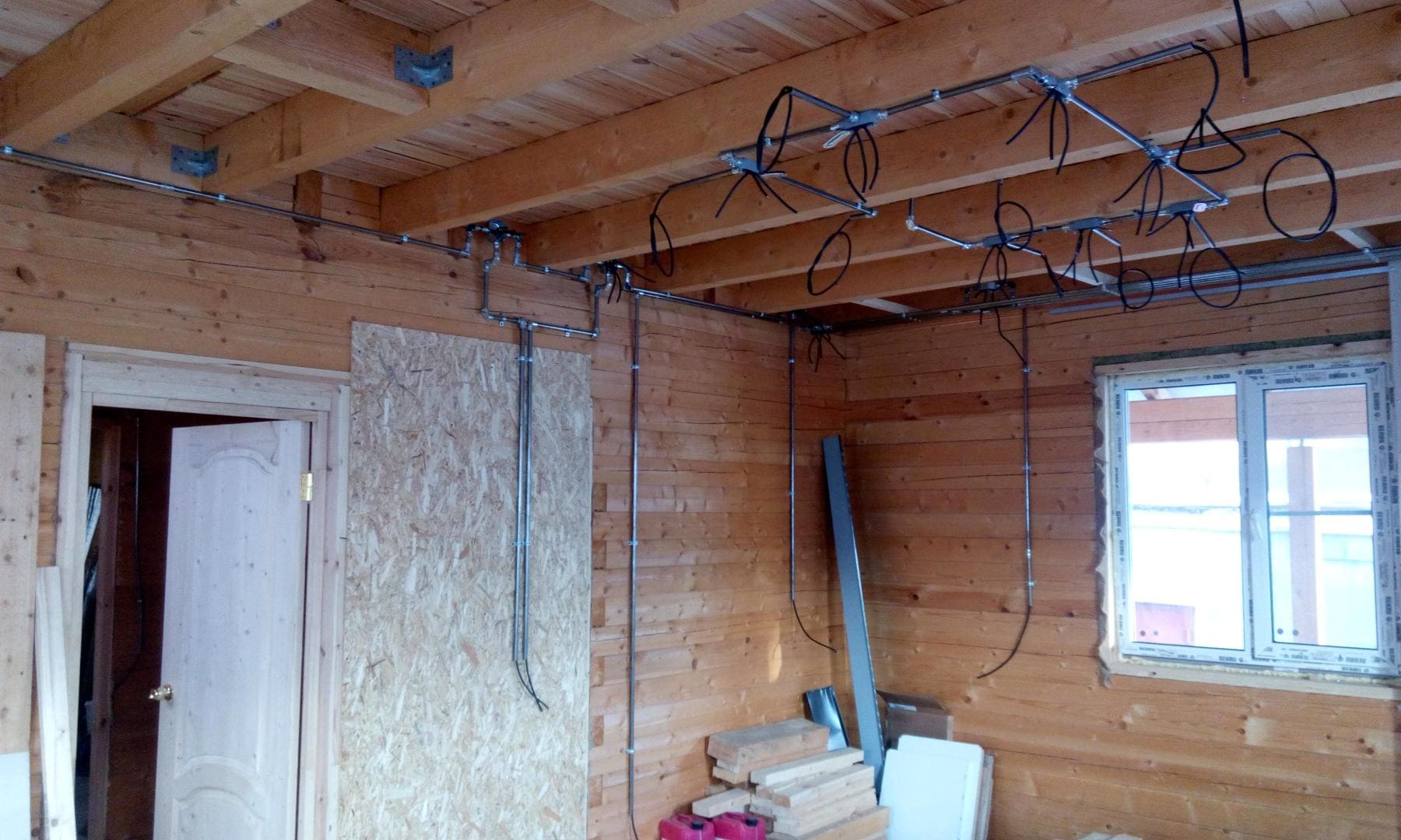 Монтаж проводки в частном деревянном доме